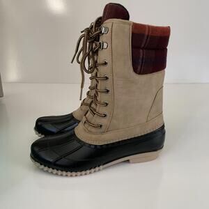 Maurices NWT NIB Duck Boot Kiki Plaid lace up Duck Boots Taupe Mid Calf 9